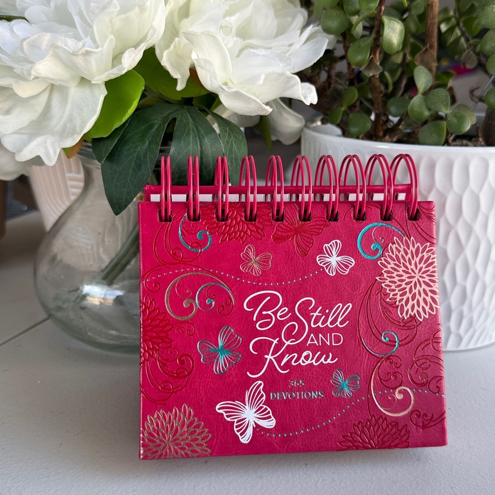 ✨NWT Be Still and Know Desktop Devotional🩷